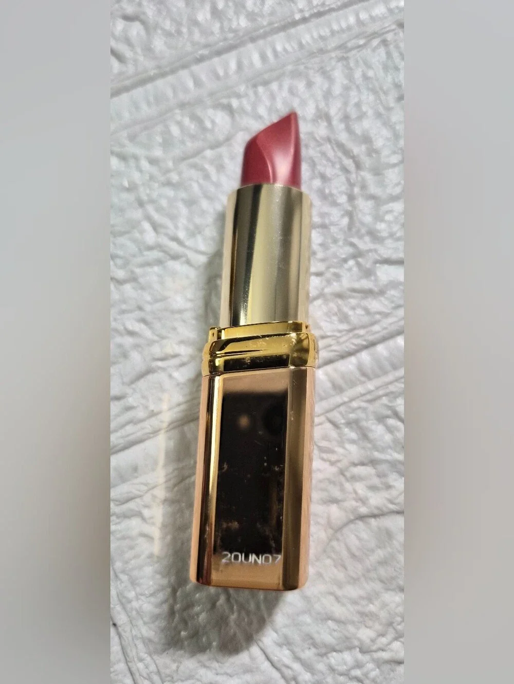 L'Oréal Colour Riche Les Nus Intense Lipstick in the shade 176 Nu Irreverent
